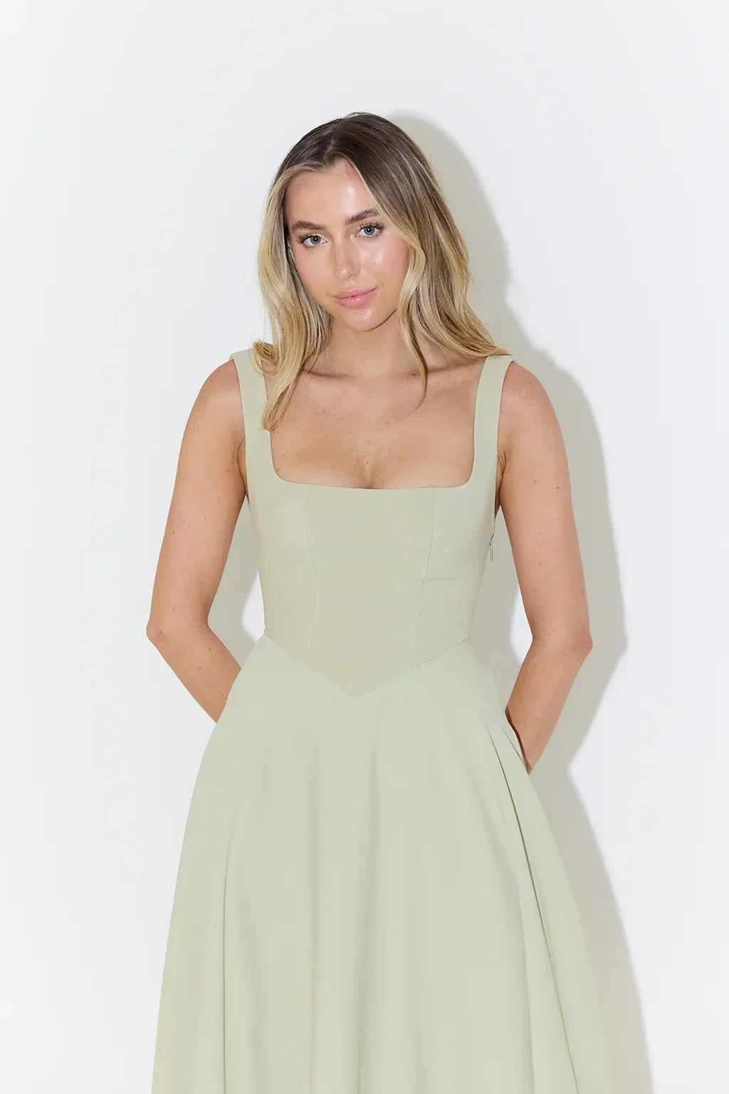Women’S Midi Dress – Flattering Fit – Cinched Waist – Flowing Silhouette