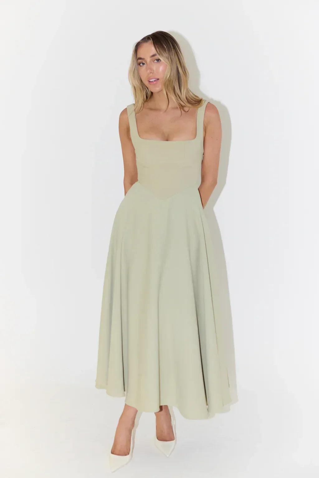 Women’S Midi Dress – Flattering Fit – Cinched Waist – Flowing Silhouette